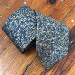 The Metropolitan Museum The Met Elegant Blue and Gold Paisley Tie Silk